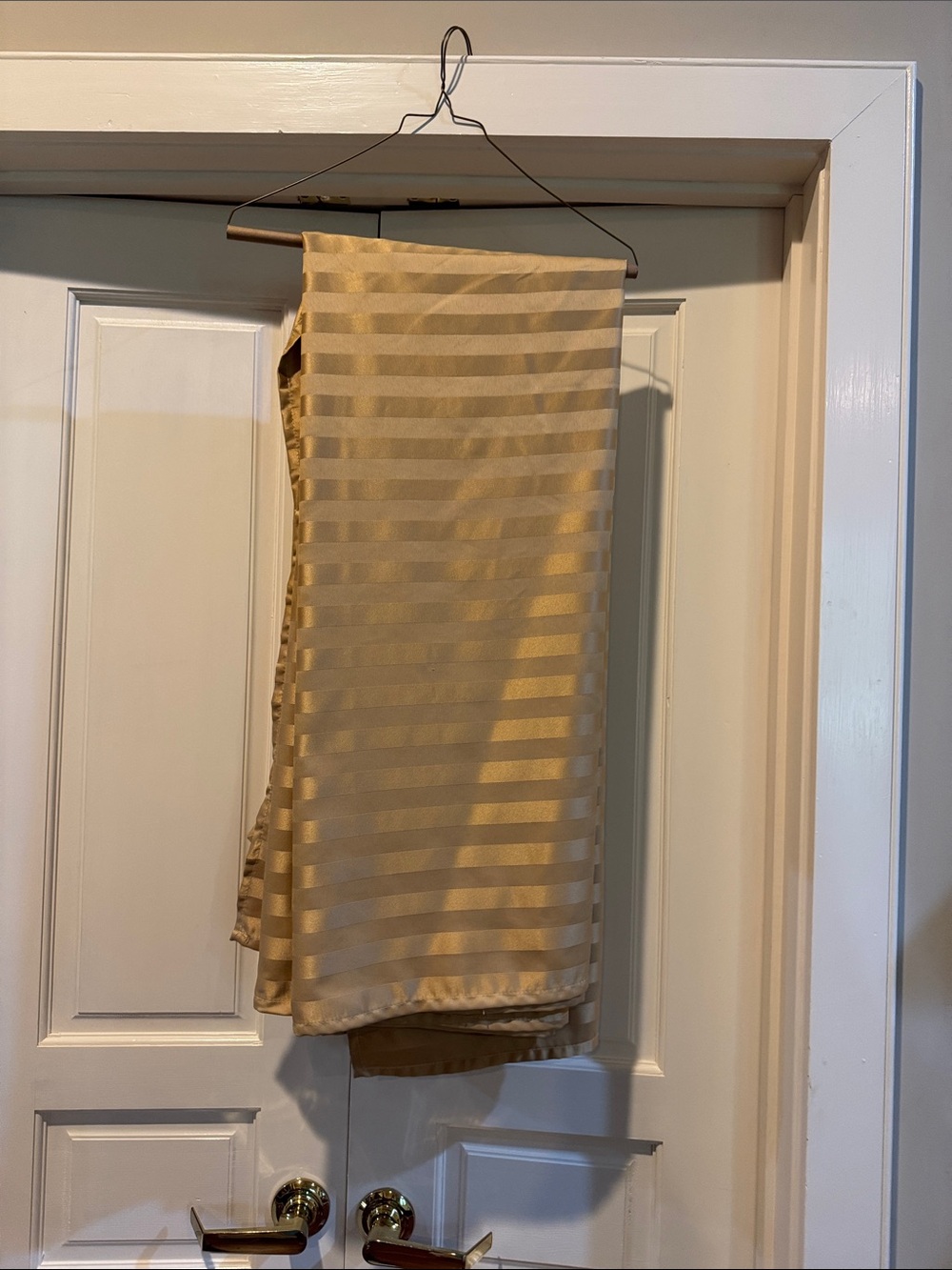 Home Collection Gold Striped Table Runner
